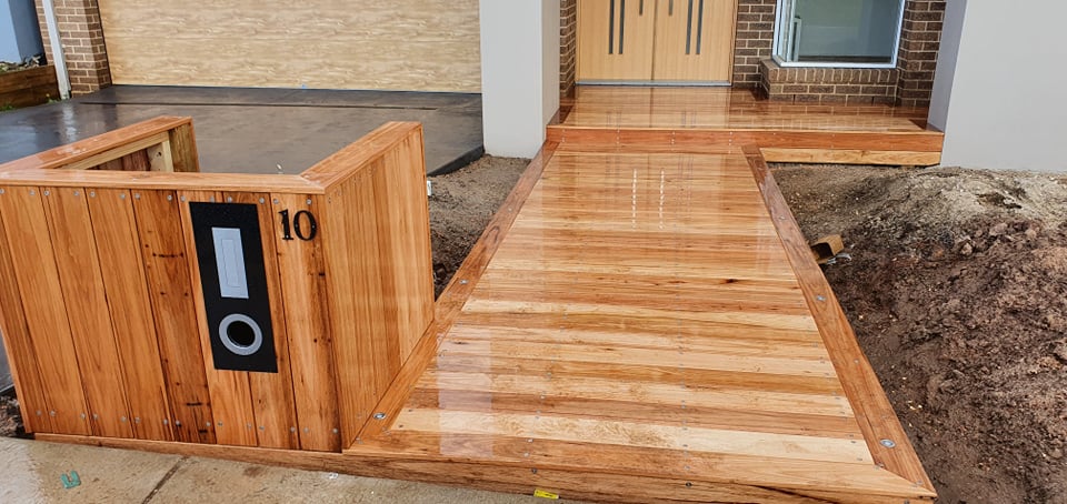 Blackbutt Entry